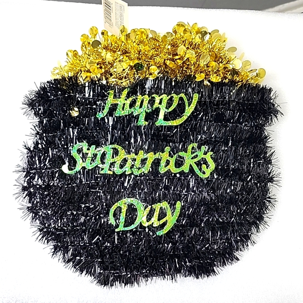 Hanging TinselPot of Gold Happy St Patrick's Day. New with tags.